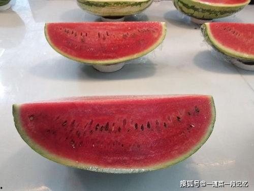 今日末伏吃瓜,清凉一夏，传统习俗新体验