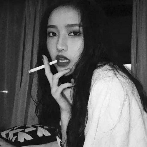 明星网红抽烟图片大全女,网红明星女性抽烟瞬间大盘点